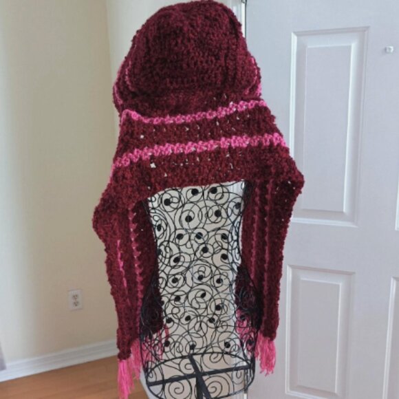 NEW Hand-Knitted Chunky Hooded Scarf Shawl Wrap Pockets & Fringes Burgundy OS - Picture 4 of 13